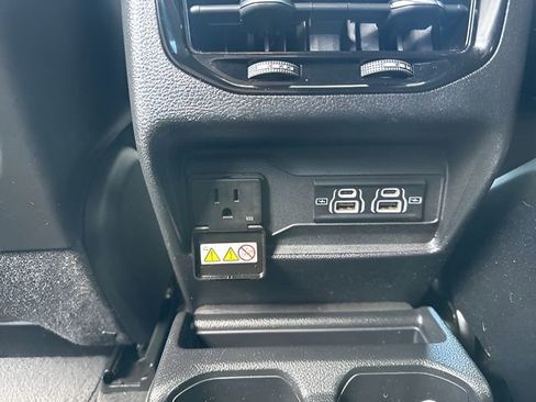 Used 2023 Jeep Grand Cherokee L Laredo image 34