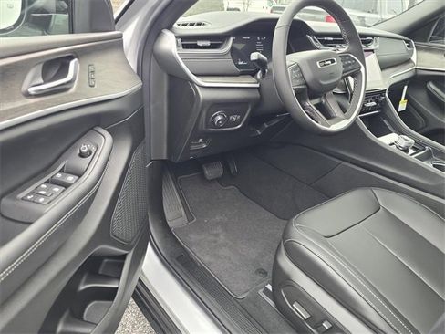 New 2025 Jeep Grand Cherokee L Limited image 4