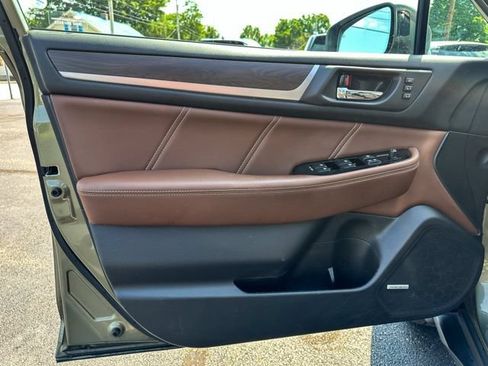 Used 2018 Subaru Outback 3.6R Touring w/ Popular Package #3 AWD/4WD image 14