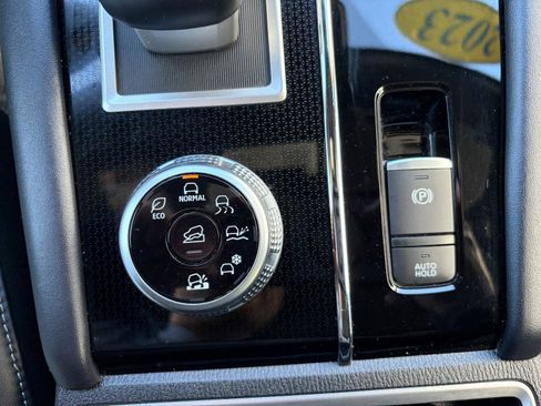 Used 2023 Mitsubishi Outlander SE Black Edition image 15