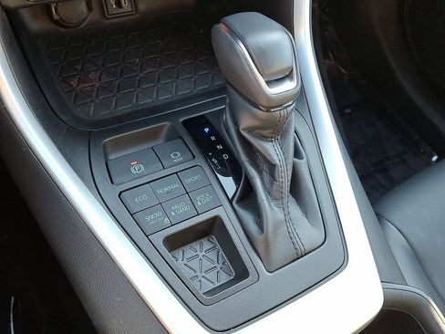 Used 2023 Toyota RAV4 XLE Premium image 16