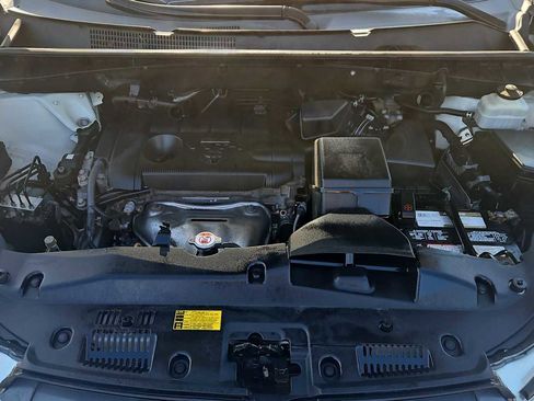 Used 2019 Toyota Highlander LE image 17