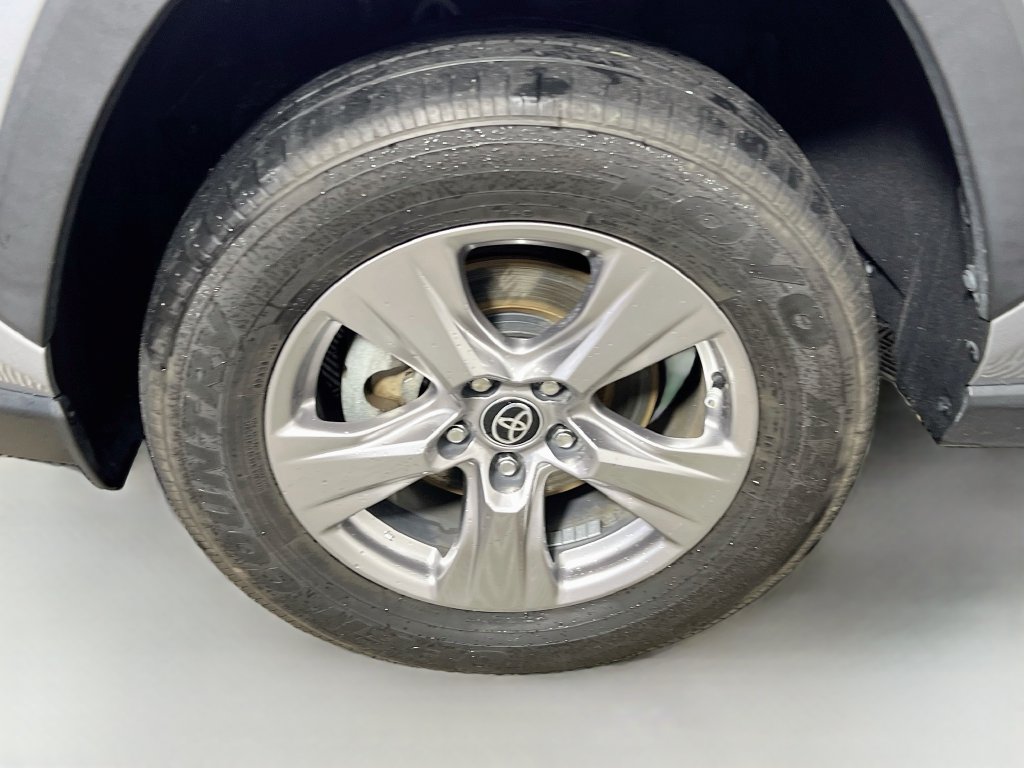 Used 2023 Toyota RAV4 XLE w/ Convenience Package FWD image 11