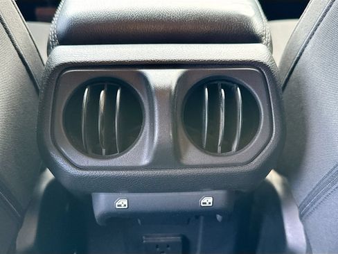 Used 2022 Jeep Wrangler Unlimited Sahara AWD/4WD image 29