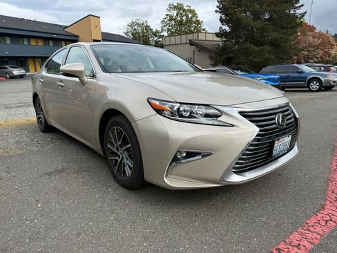 Used 2017 Lexus ES 350 w/ Navigation System Package FWD image 4