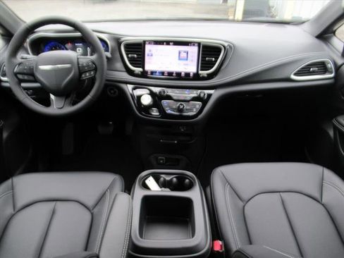 New 2026 Chrysler Pacifica Select w/ S Appearance Package FWD image 12