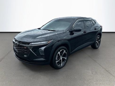 Used 2025 Chevrolet Trax RS FWD image 3