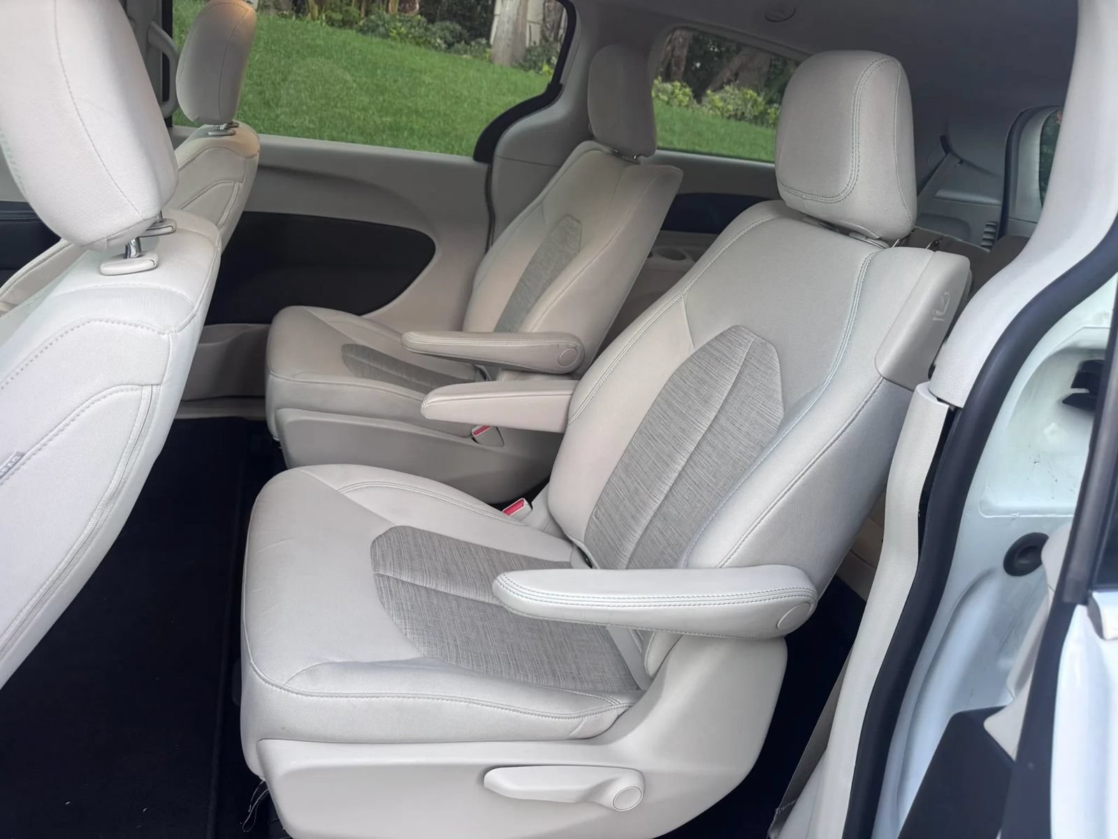 Used 2019 Chrysler Pacifica Touring Plus FWD image 16
