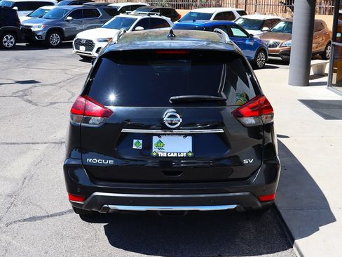 Used 2020 Nissan Rogue SV FWD image 10