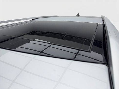 Used 2020 Land Rover Discovery HSE image 13