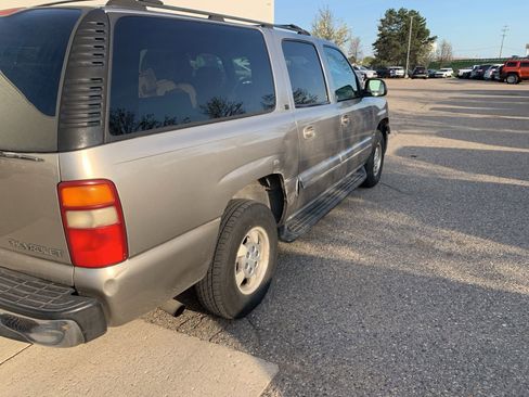 Used 2001 Chevrolet Suburban LT w/ LT Preferred Equipment Group AWD/4WD image 5