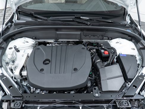 New 2026 Volvo XC60 B5 Plus w/ Climate Package image 9