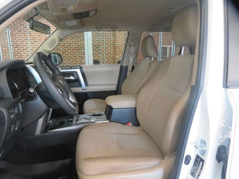 Used 2016 Toyota 4Runner SR5 RWD image 15