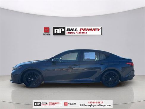 Used 2025 Toyota Camry SE image 2