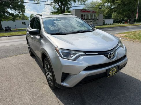 Used 2016 Toyota RAV4 LE AWD/4WD image 3