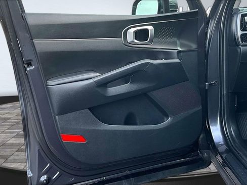 Used 2022 Kia Sorento S image 22