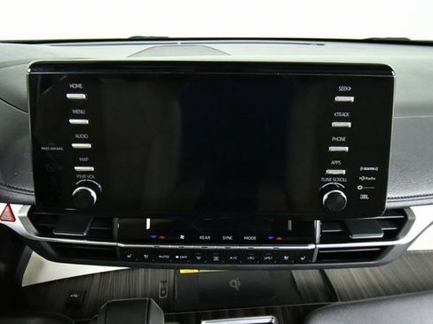 Used 2024 Toyota Sienna Limited image 4