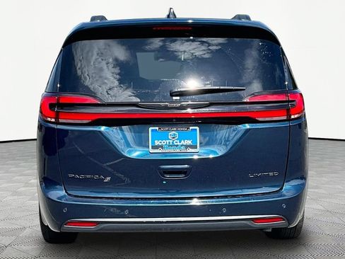 Used 2025 Chrysler Pacifica Limited FWD image 6