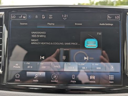 Used 2023 Chrysler Pacifica Touring-L FWD image 25