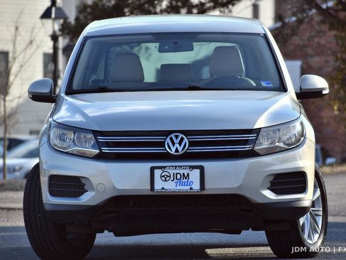 Used 2014 Volkswagen Tiguan S image 3