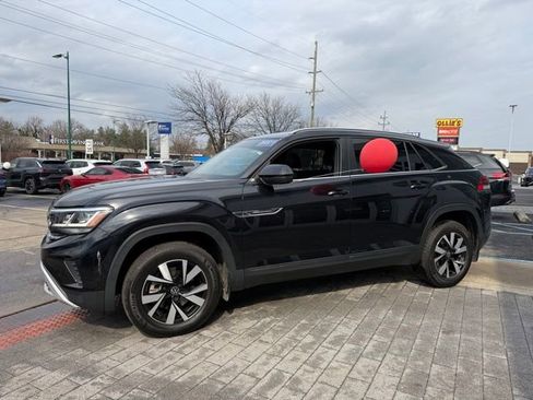 Used 2022 Volkswagen Atlas Cross Sport SE image 3