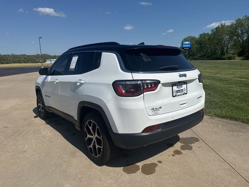 Used 2024 Jeep Compass Limited AWD/4WD image 7