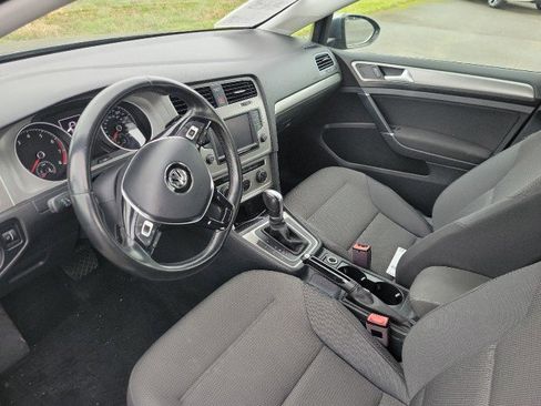 Used 2017 Volkswagen Golf S image 6
