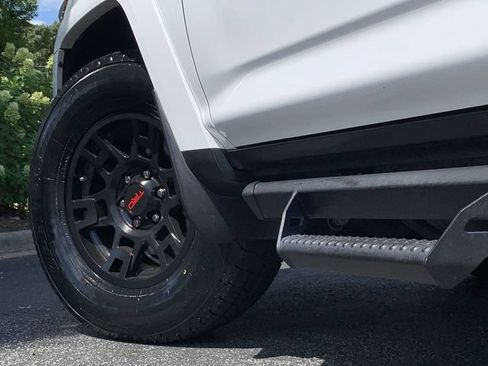 Used 2021 Toyota 4Runner Venture w/ Moonroof Package AWD/4WD image 41