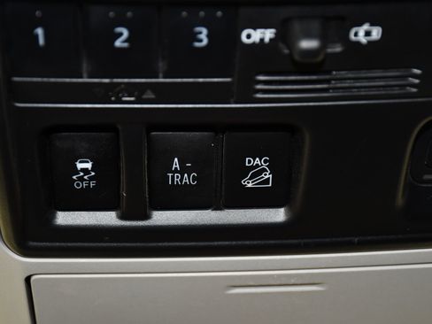 Used 2018 Toyota 4Runner Limited w/ Convenience Package AWD/4WD image 34