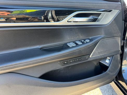 Used 2019 BMW 740i w/ M Sport Package RWD image 13