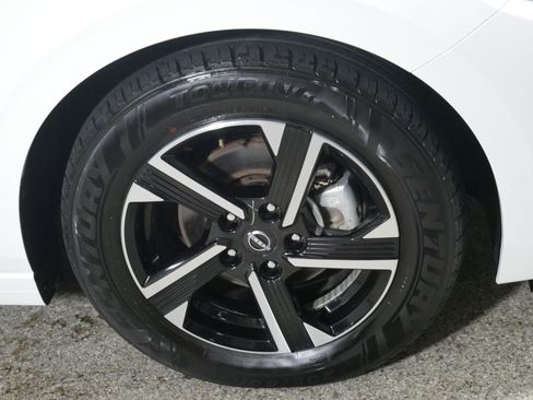 Used 2024 Nissan Sentra SV FWD image 15