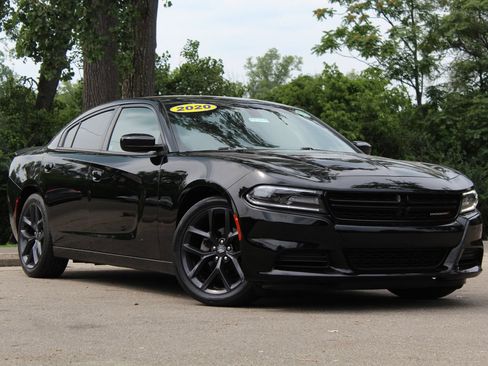Used 2020 Dodge Charger SXT w/ Blacktop Package RWD image 1