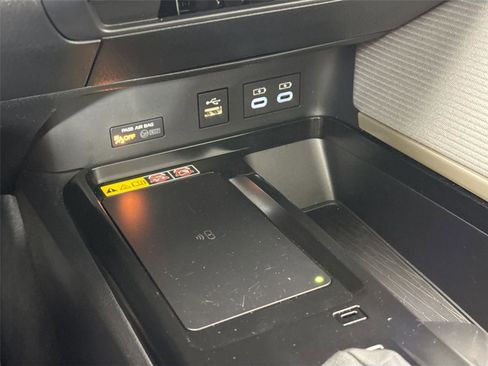 Used 2025 Toyota Camry SE image 29