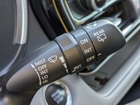 Used 2020 Toyota Highlander XLE image 31