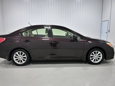 Used 2013 Subaru Impreza 2.0i Premium w/ All-Weather Pkg AWD/4WD image 27