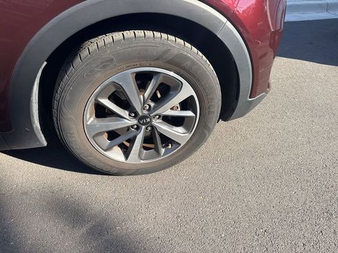 Used 2019 Kia Sorento EX image 3