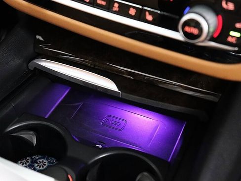 Used 2019 BMW 540i w/ Premium Package image 85