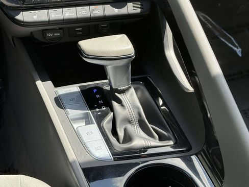 Used 2022 Hyundai Elantra SEL w/ Convenience + Premium Package FWD image 17