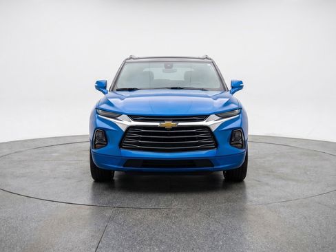 Used 2025 Chevrolet Blazer LT image 2