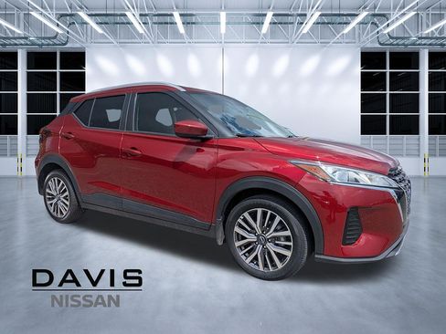 Used 2024 Nissan Kicks SV FWD image 1
