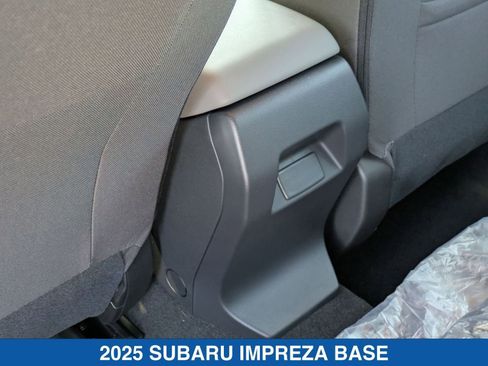 Certified 2025 Subaru Impreza 2.0i image 29