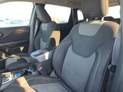 Used 2014 Jeep Cherokee Latitude w/ Cold Weather Group image 15