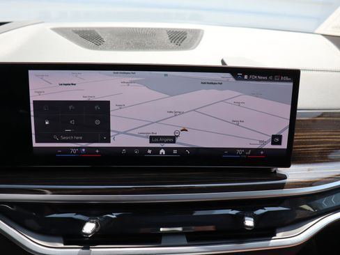 Used 2025 BMW X7 xDrive40i w/ Premium Package image 18