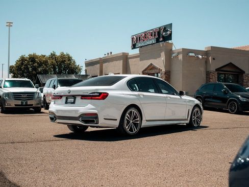 Used 2022 BMW 750i xDrive w/ M Sport Package AWD/4WD image 7