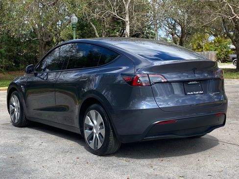 Used 2021 Tesla Model Y Long Range image 7