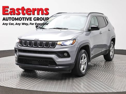 Used 2024 Jeep Compass Latitude AWD/4WD image 1