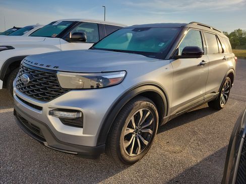 Used 2023 Ford Explorer ST-Line w/ Class IV Trailer Tow Package image 3