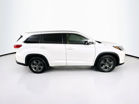 Used 2017 Toyota Highlander Limited Platinum image 10