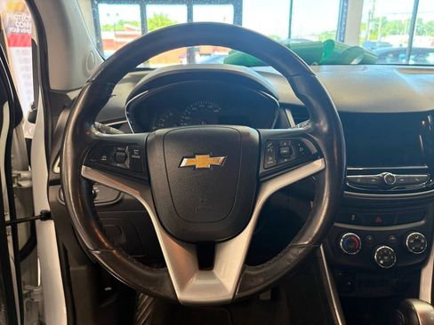 Used 2019 Chevrolet Trax LT w/ LT Convenience Package AWD/4WD image 17