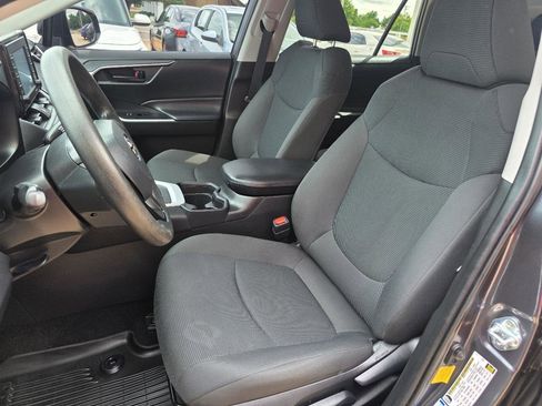 Used 2021 Toyota RAV4 LE AWD/4WD image 13